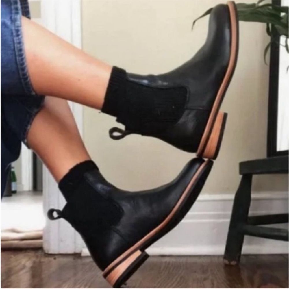 NISOLO Carmen Chelsea Black Leather Boot Size 7 NIB